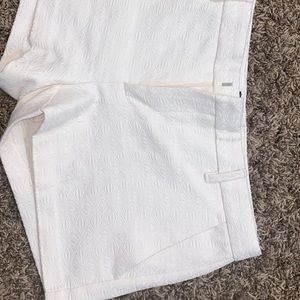 white patterned banana republic shorts